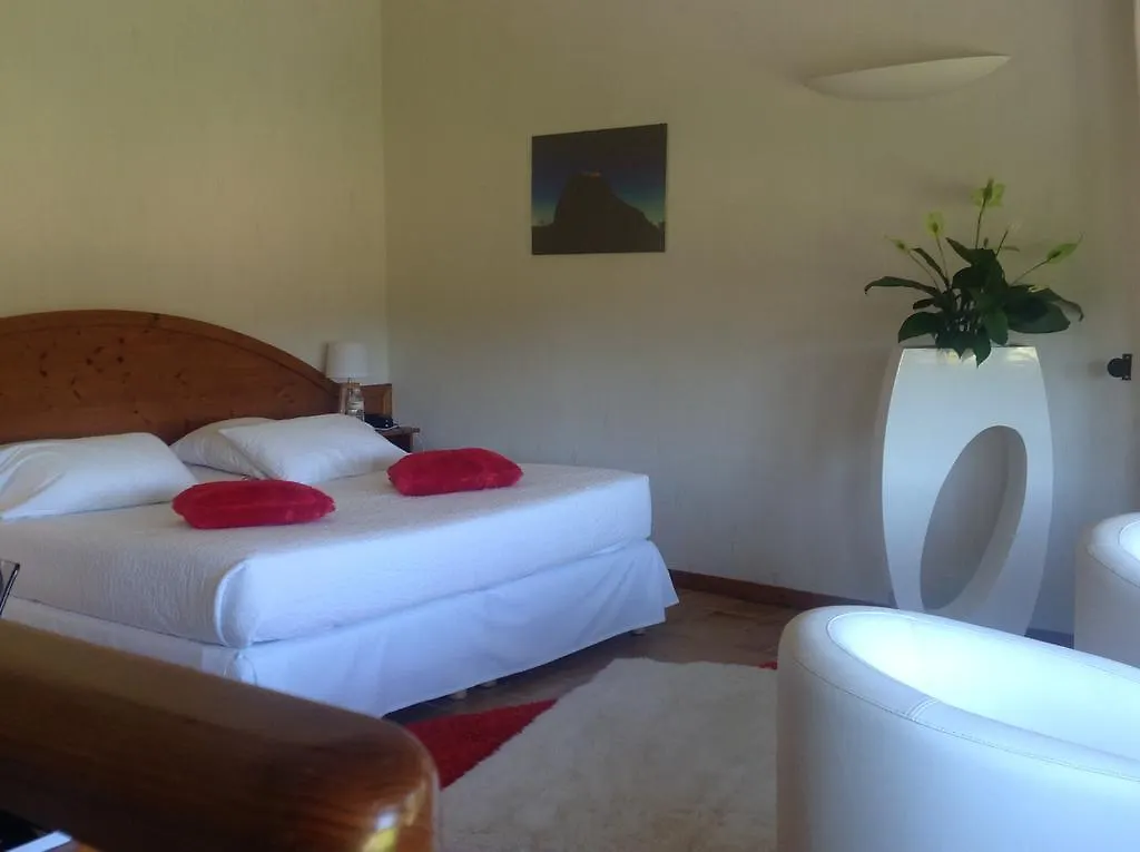 Hotel Le Castrum Villeneuve-dʼOlmes 4*,  Francja