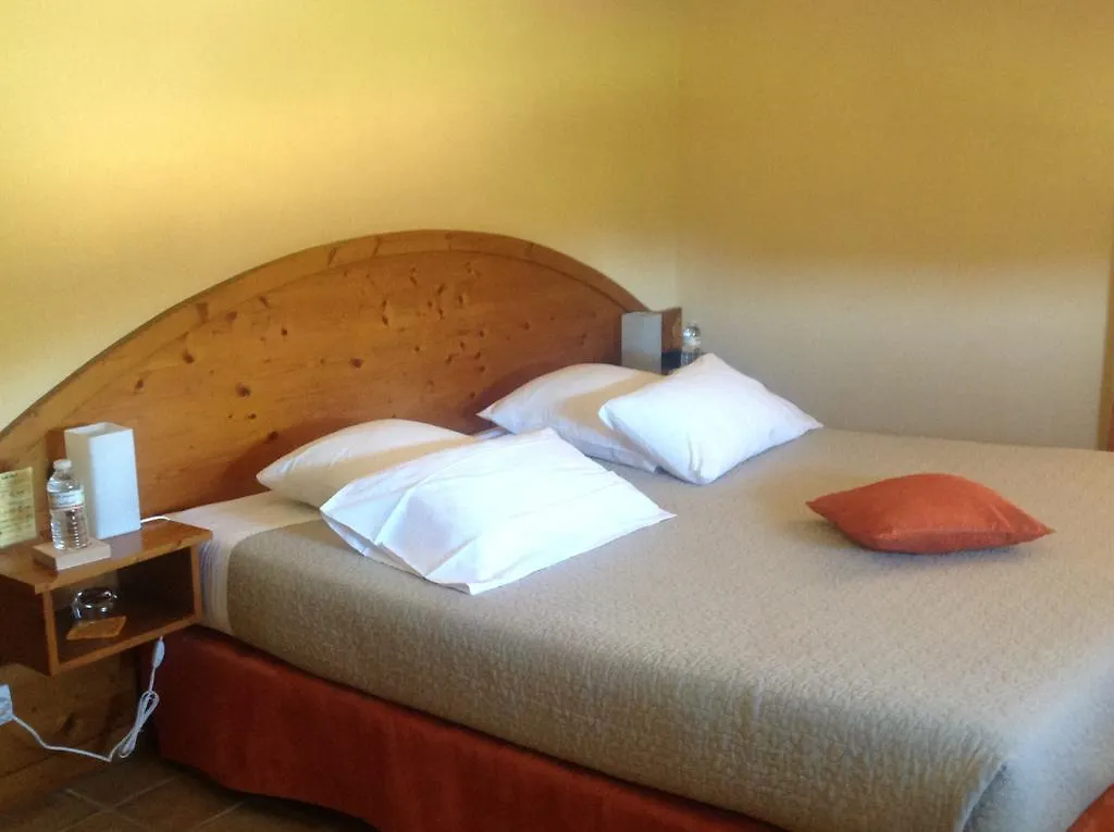Hotel Le Castrum Villeneuve-dʼOlmes 4*,
