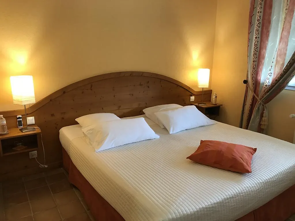 Hotel Le Castrum Villeneuve-dʼOlmes 4*,